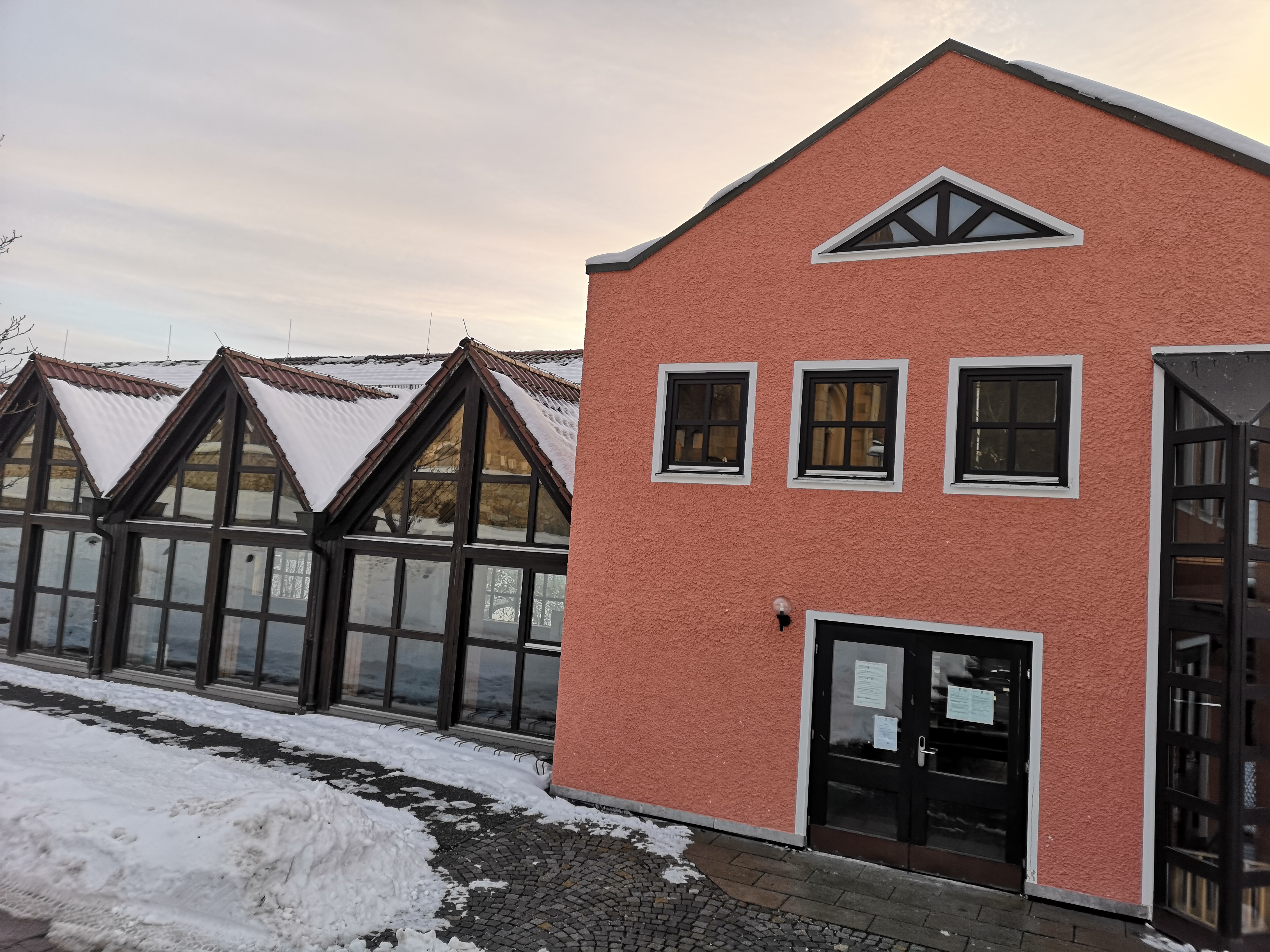 Mehrzweckhalle Edenstetten und Turnhalle Bernried
