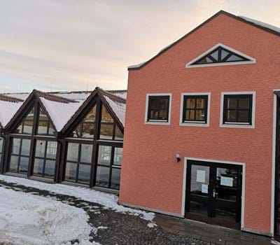 Mehrzweckhalle Edenstetten und Turnhalle Bernried